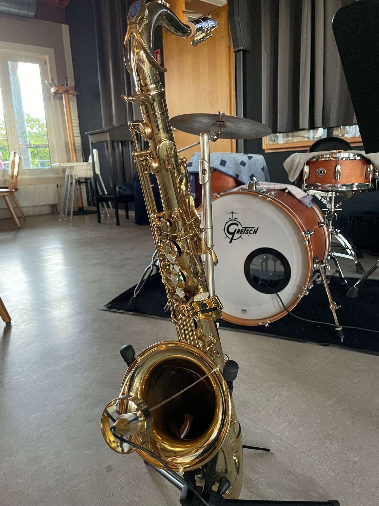 Bild zeigt Saxophon und Drums vorm Soundcheck